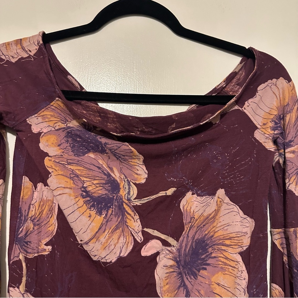 WE THE FREE OFF THE SHOULDER BELL-SLEEVE TOP WINE PRINT size XS - Picture 4 of 9